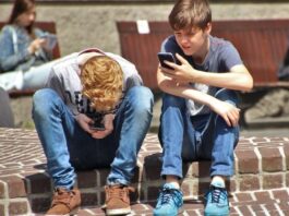 Jeunesse et réseaux sociaux : L′image de l’adolescence redessinée