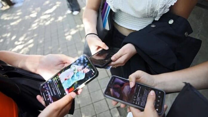 France ꓽ libre accès aux réseaux sociaux- Une nouvelle loi relance le débat sur les libertés numériques